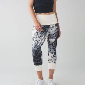 Lululemon Dance To Yoga Pant Pretty Plume Angel Wing Black / Angel Wing Size 4